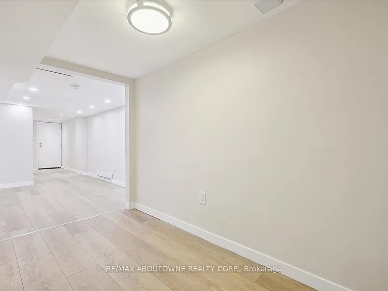 112 Claremont St #BASEMENT — Photo 23