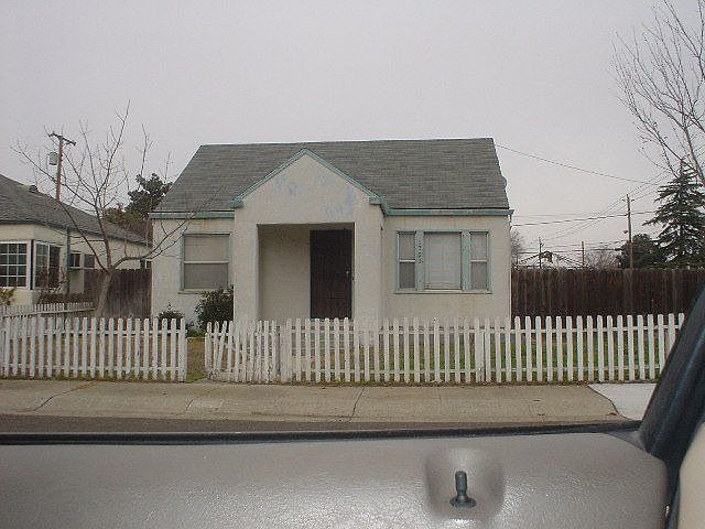 1st image of 1701 W Roselawn Ave