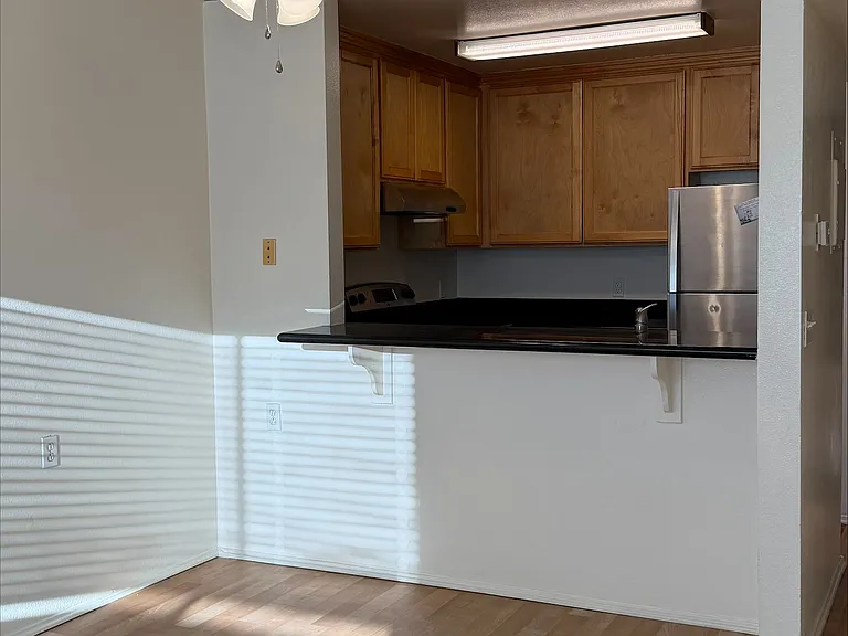 College Ave Apts. — Photo 5