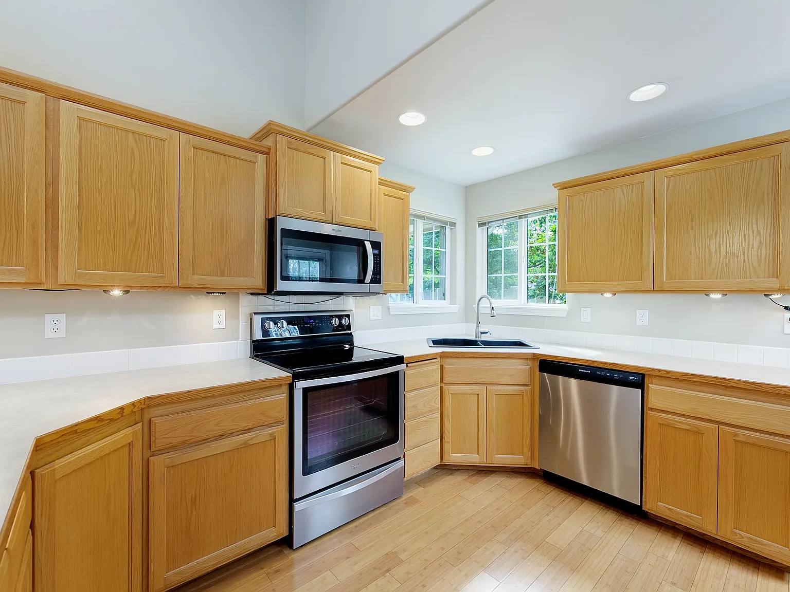 3 bed, 1752 sqft, $2,450 — Photo 4