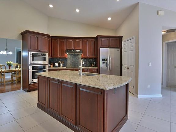 3rd image of 8520 Willow Wish Ct