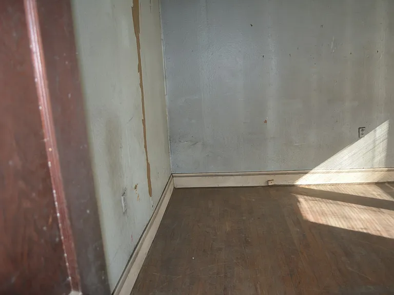 837 Kentucky Ave SW — Photo 3