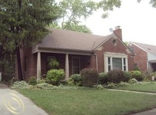 13142 Hart Ave, Huntington Woods, MI 48070