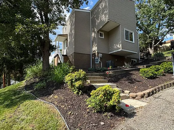 2056 Oakridge Dr, Charleston, WV 25311