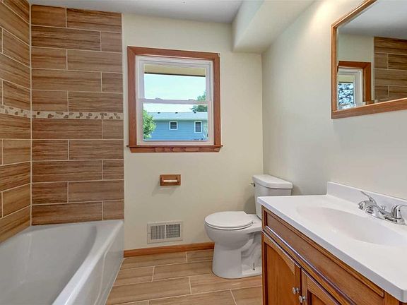5th image of 13219 Beard Ave S