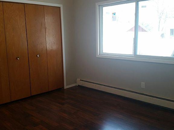 Master Bdrm w 1/2 bath