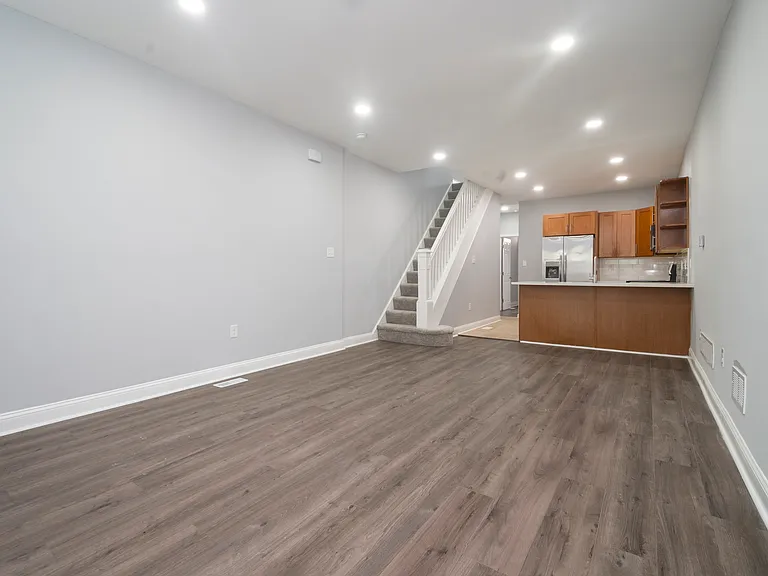 415 N Kenwood Ave — Photo 6