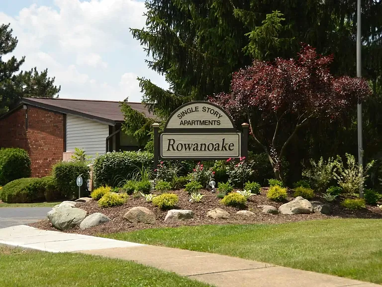 Rowanoake Apartments — Photo 16
