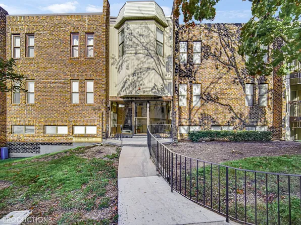 2275 Country Club Dr APT 12, Woodridge, IL 60517