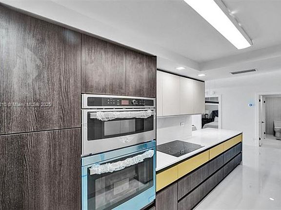4th image of 6039 Collins Ave #Cu-1736