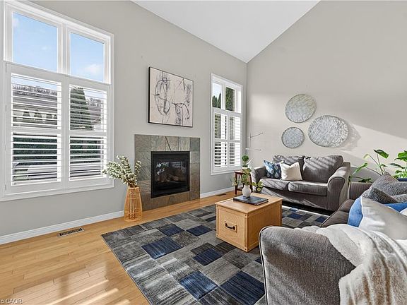 5th image of 51 Hickory Cres