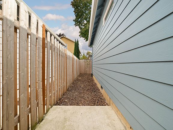 3rd image of 388 NE 91st Ave