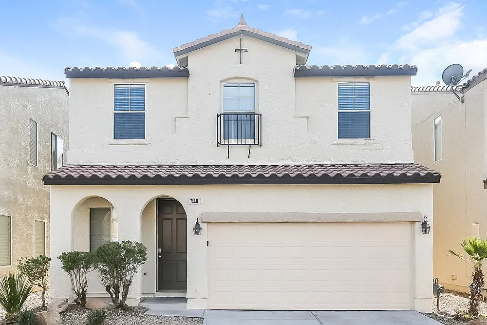 3 bed, 2.5 bath, 1746 sqft, $2,285 — Photo 1