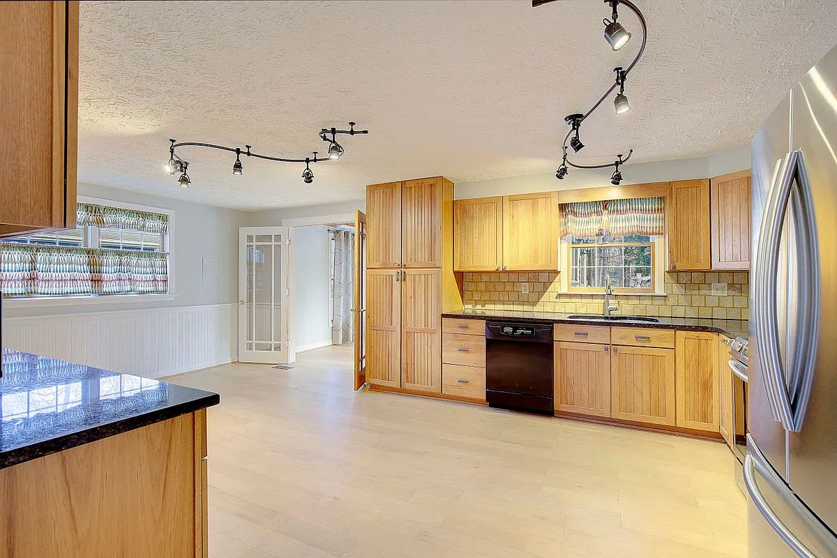 3 bed, 2.5 bath, 1936 sqft, $3,100 — Photo 3