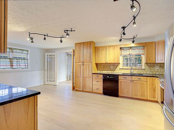 3rd image of 804 Mason Rd