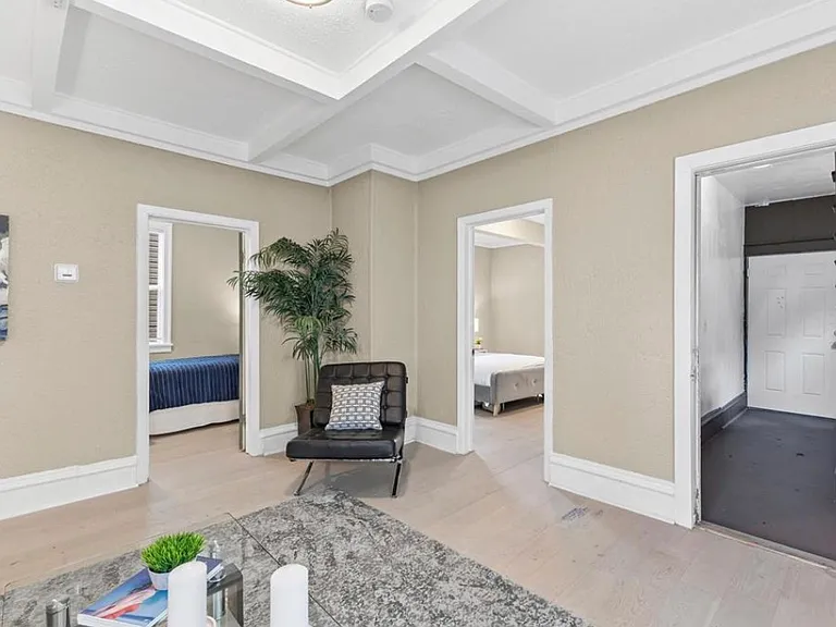 811 Queen Ave N #1 — Photo 5