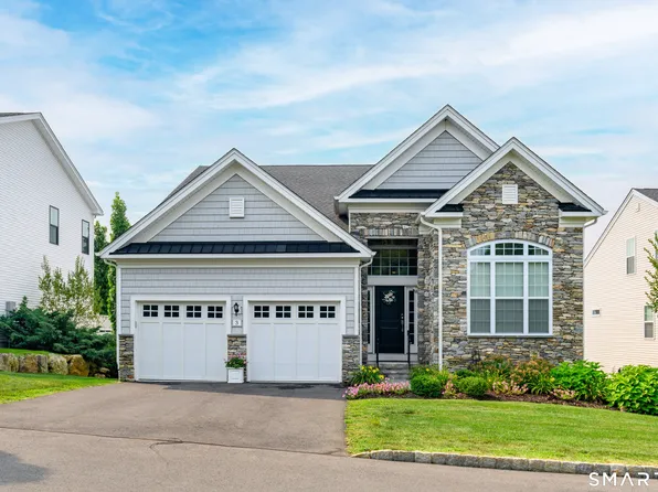 3 Enclave Circle #3, Newtown, CT 06470