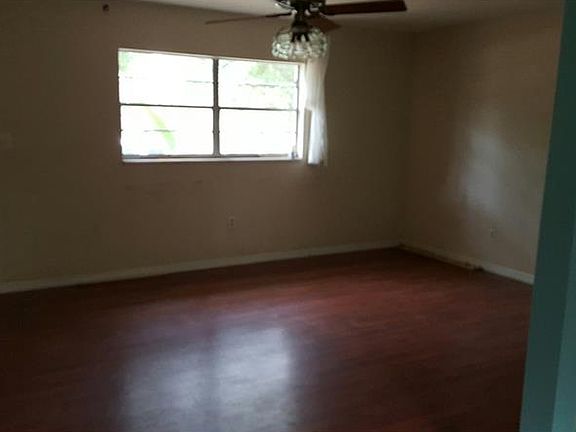 5th image of 9308 N Oakleaf Ave