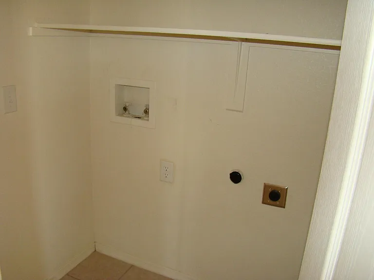 414 Robin Ct — Photo 7