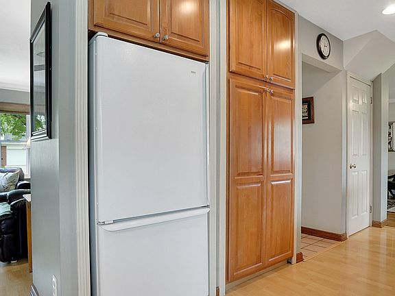 3rd image of 14387 Doris St