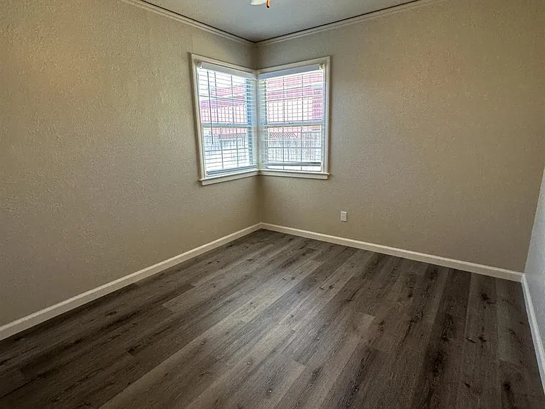 8529 S Chestnut Ave — Photo 20