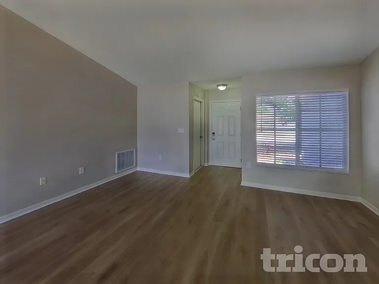 1212 Alpine Lake Dr — Photo 3