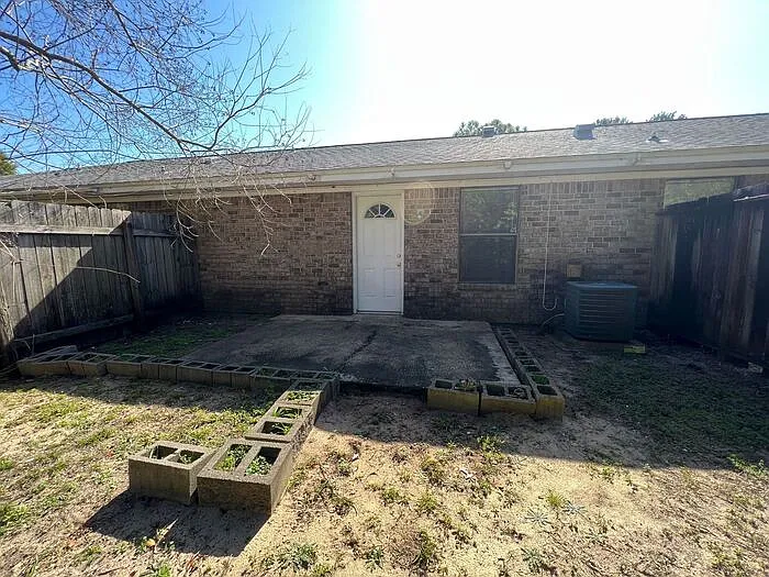 3402 Green Briar Ct — Photo 9