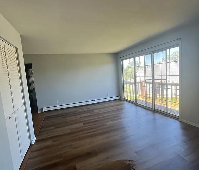 326 Stratford Way #6 — Photo 5