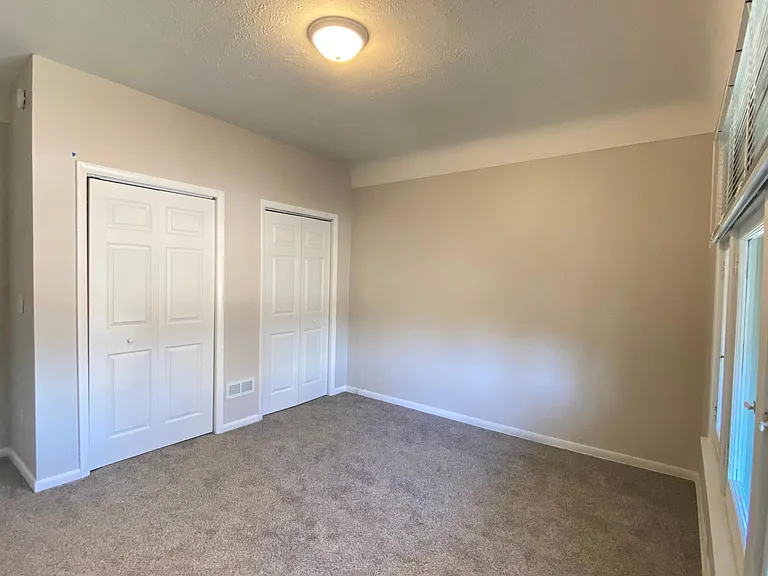 BR1 with large closet
