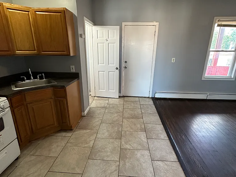 3 Putnam St #3R — Photo 6