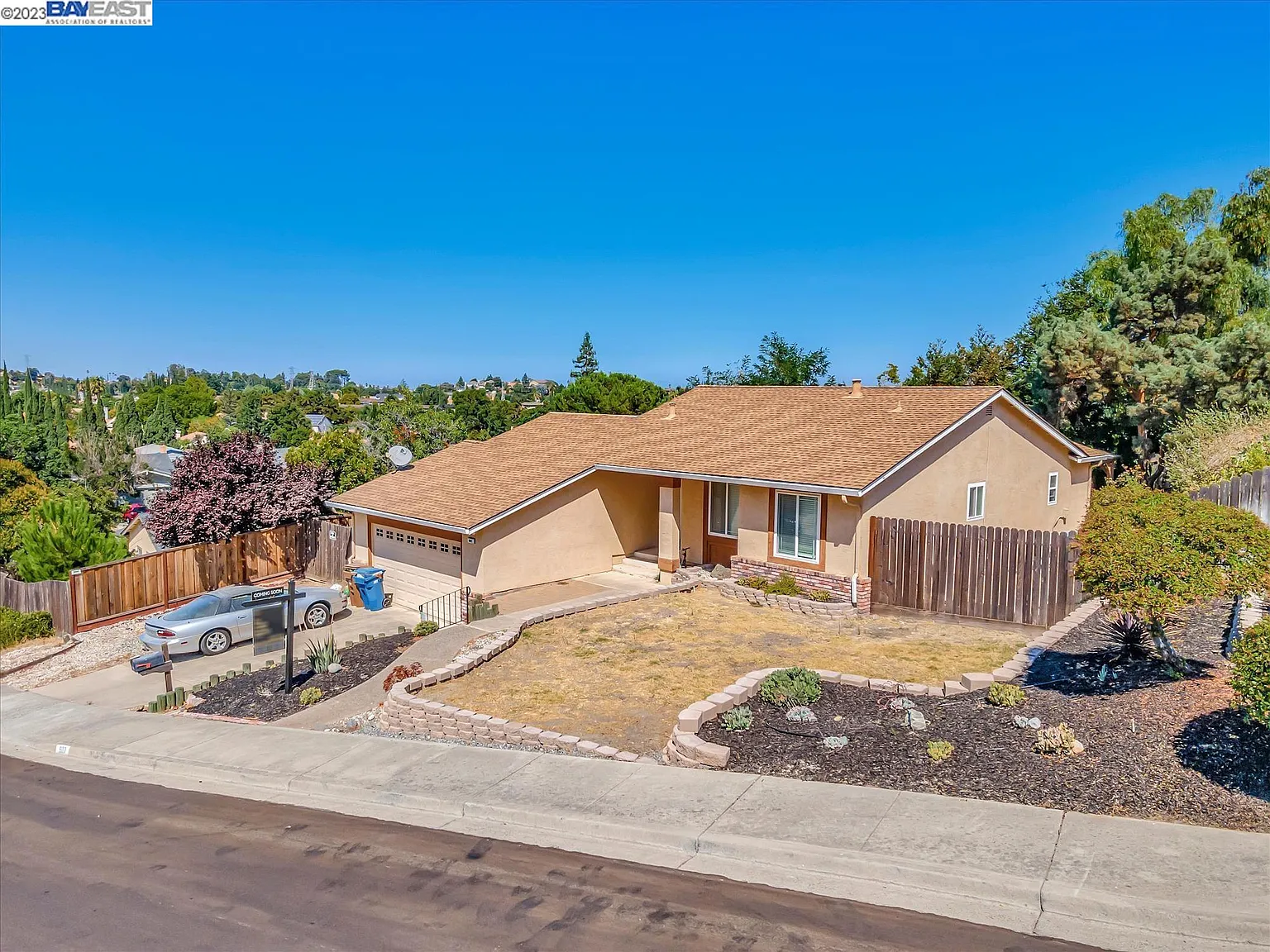 907 Badger Way photo 1