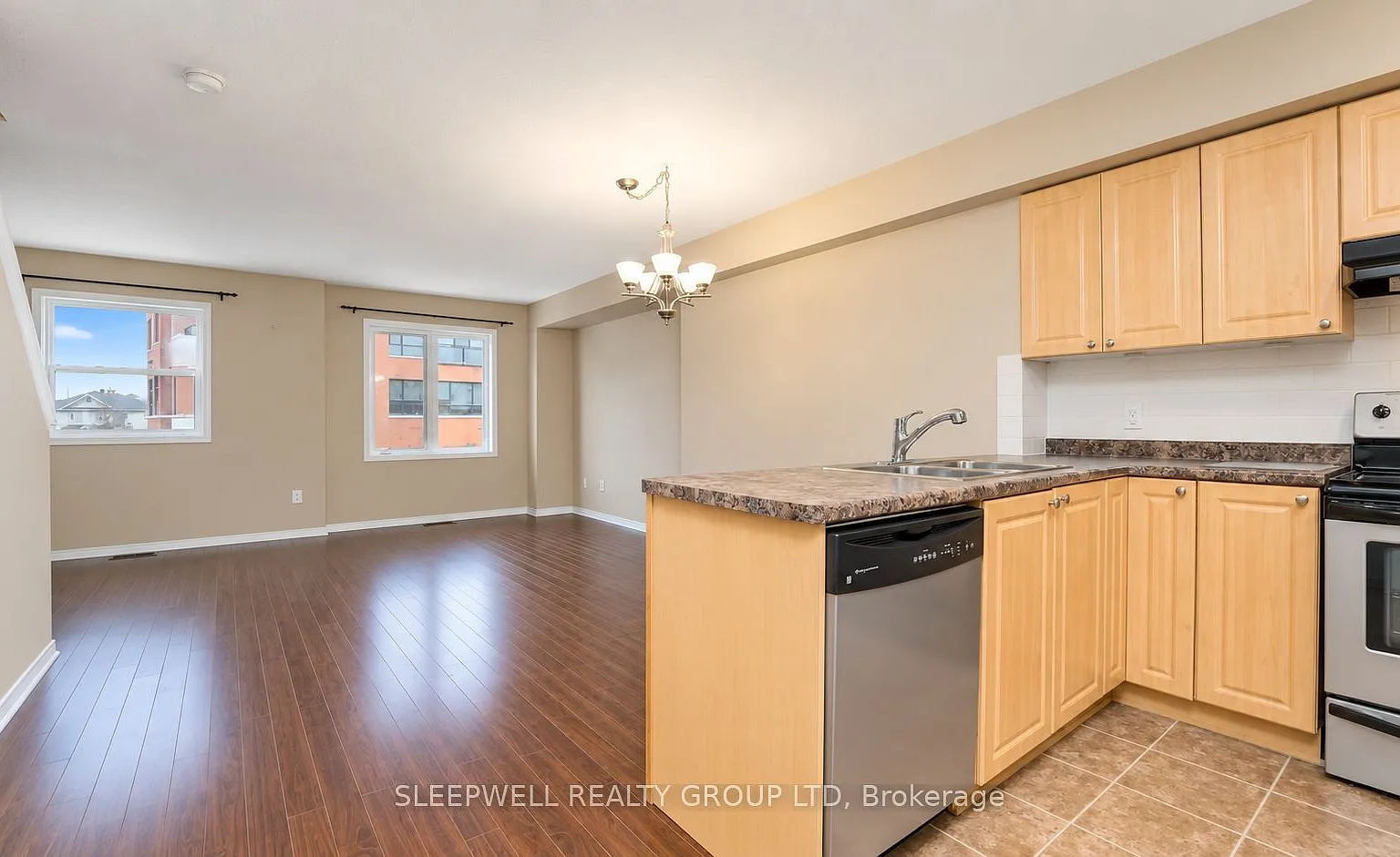 3 bed, $2,400 — Photo 3