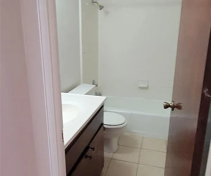1221 W Hopkins St #7 — Photo 12