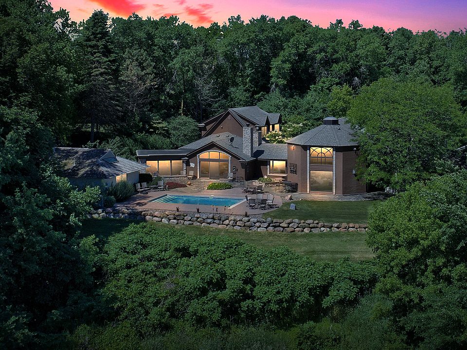 1st image of 2472 Parkview Dr