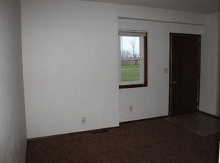 108 Locust St APT 45, Waverly, IA 50677