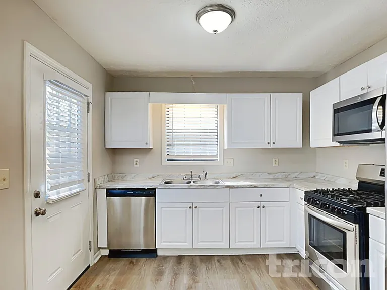 1147 Reading Dr NW — Photo 6