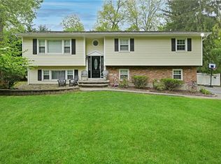 36 Eastbourne Dr, Chestnut Ridge, NY 10977