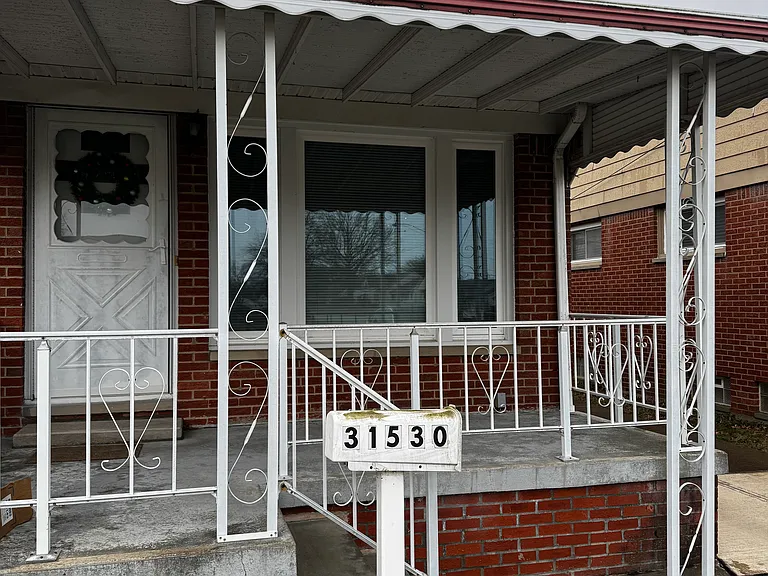 31530 Royalview Dr — Photo 3