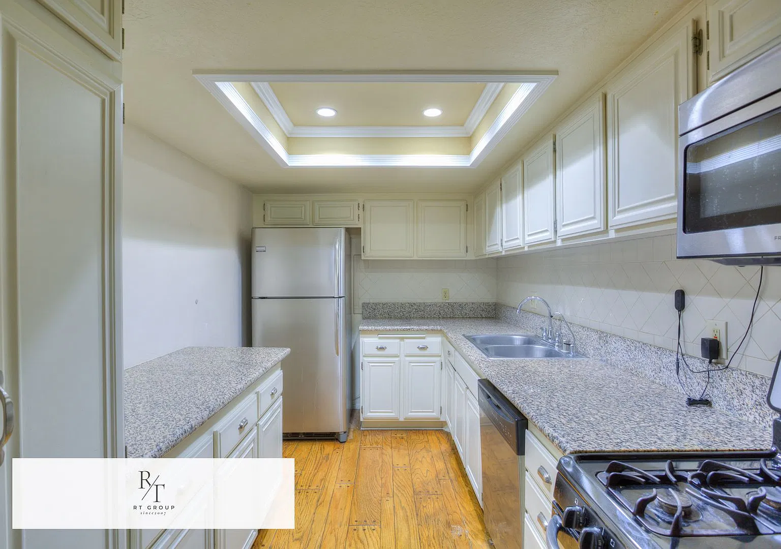 Spacious 3-Bedroom Condo with Balcony & Community Amenities in Canyon Crest ! — Photo 2