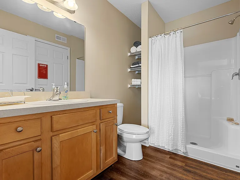 Redwood Perrysburg Woodmont Drive — Photo 20
