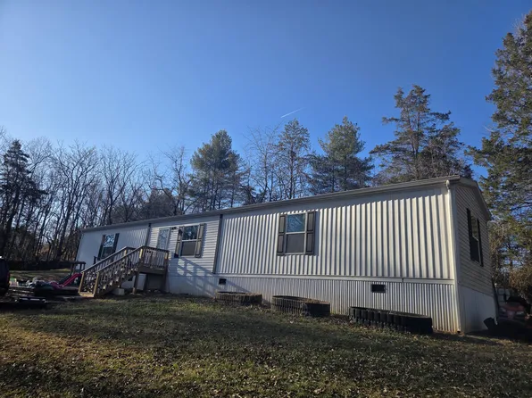 625 Jamestown Rd, Rocky Mount, VA 24151