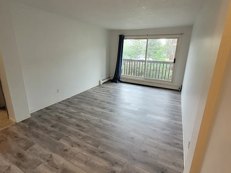 7607 4a St SW #205 — Photo 4