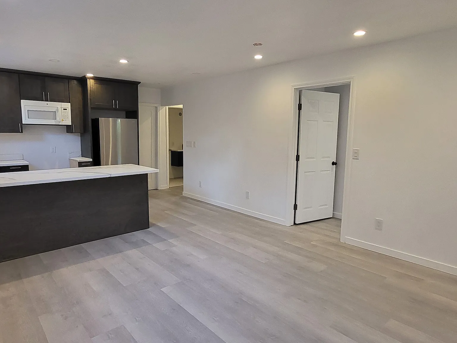 2 bed, 700 sqft, $2,500 — Photo 2