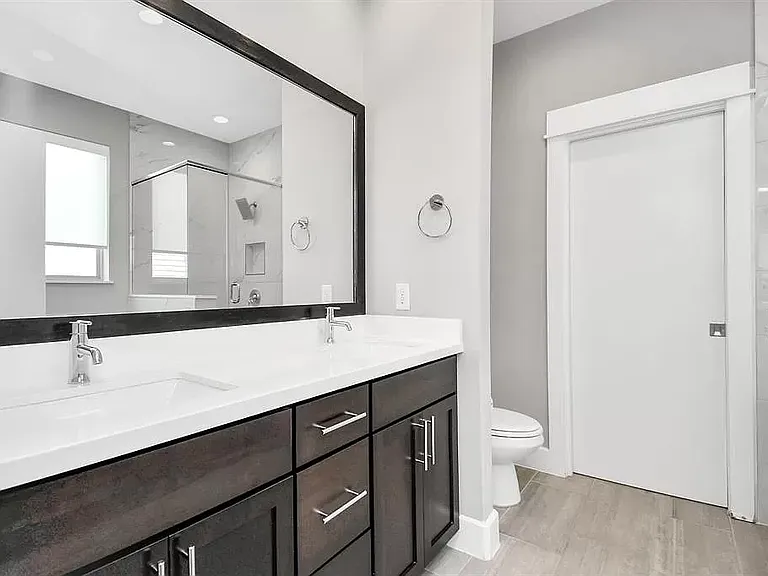 714 Clark St — Photo 13