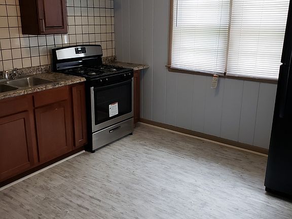 3rd image of 2507 Anderson St