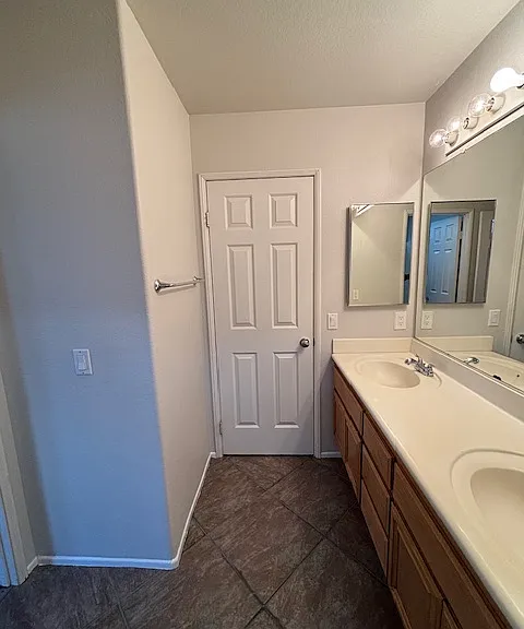 896 Cimarron Ln — Photo 1