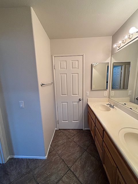 1st image of 896 Cimarron Ln