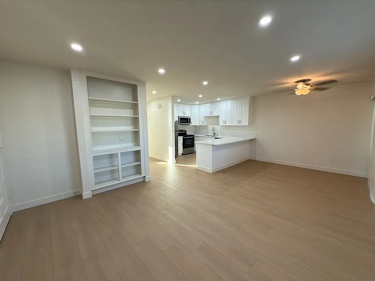 939 E Washington Ave — Photo 3