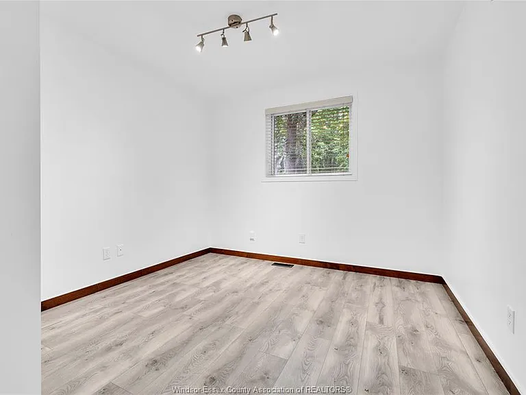 6860 Matchette Rd #UPPER — Photo 11
