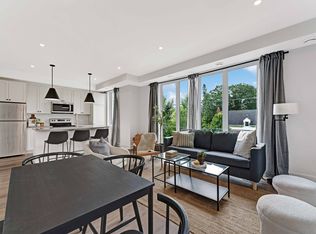 157 Sanford Ave #A, Ottawa, ON K2C0E8